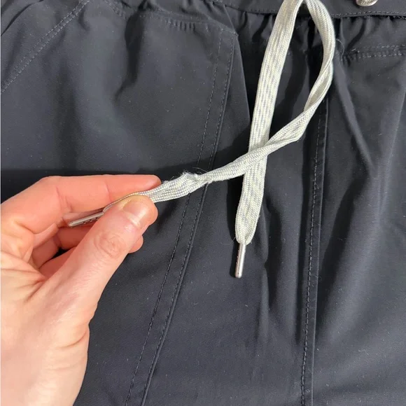 Vuori Miles Jogger in Black Size Medium Technical Pant Gorpcore Athleisure READ - Picture 14 of 16